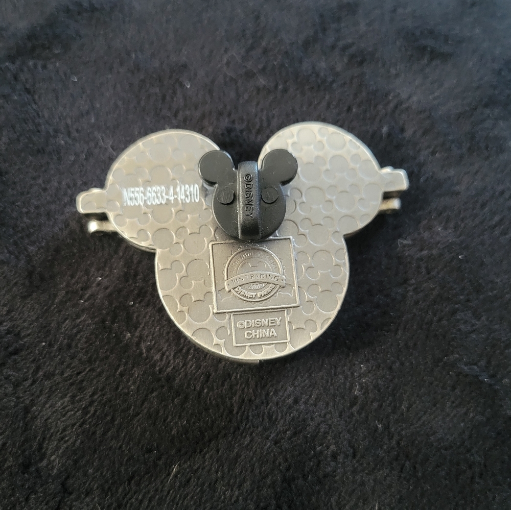 Disney Pins - Picture 6 of 16